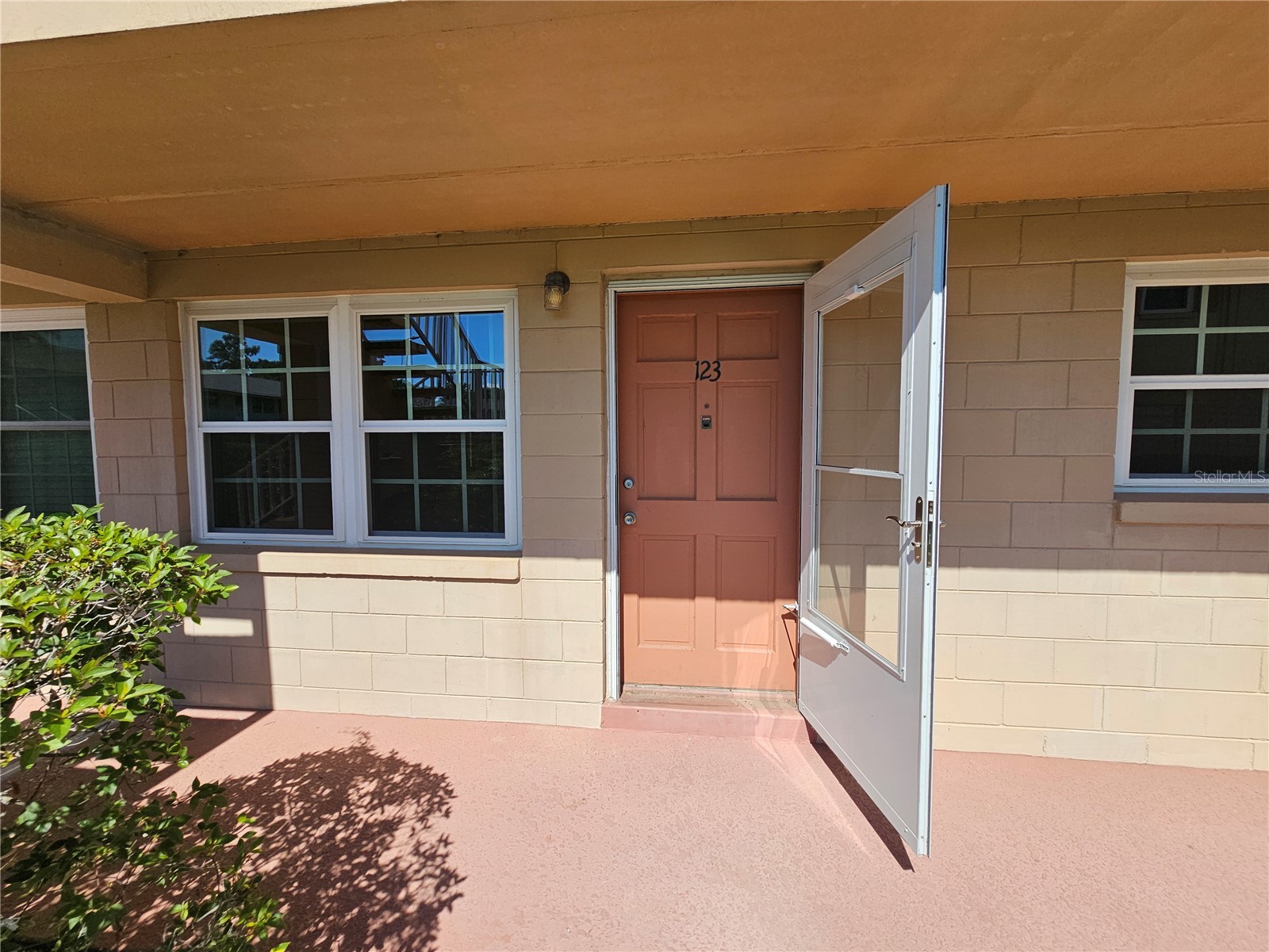 1100 E Caroline Street #123 Tavares FL 32778 OM724777 image2
