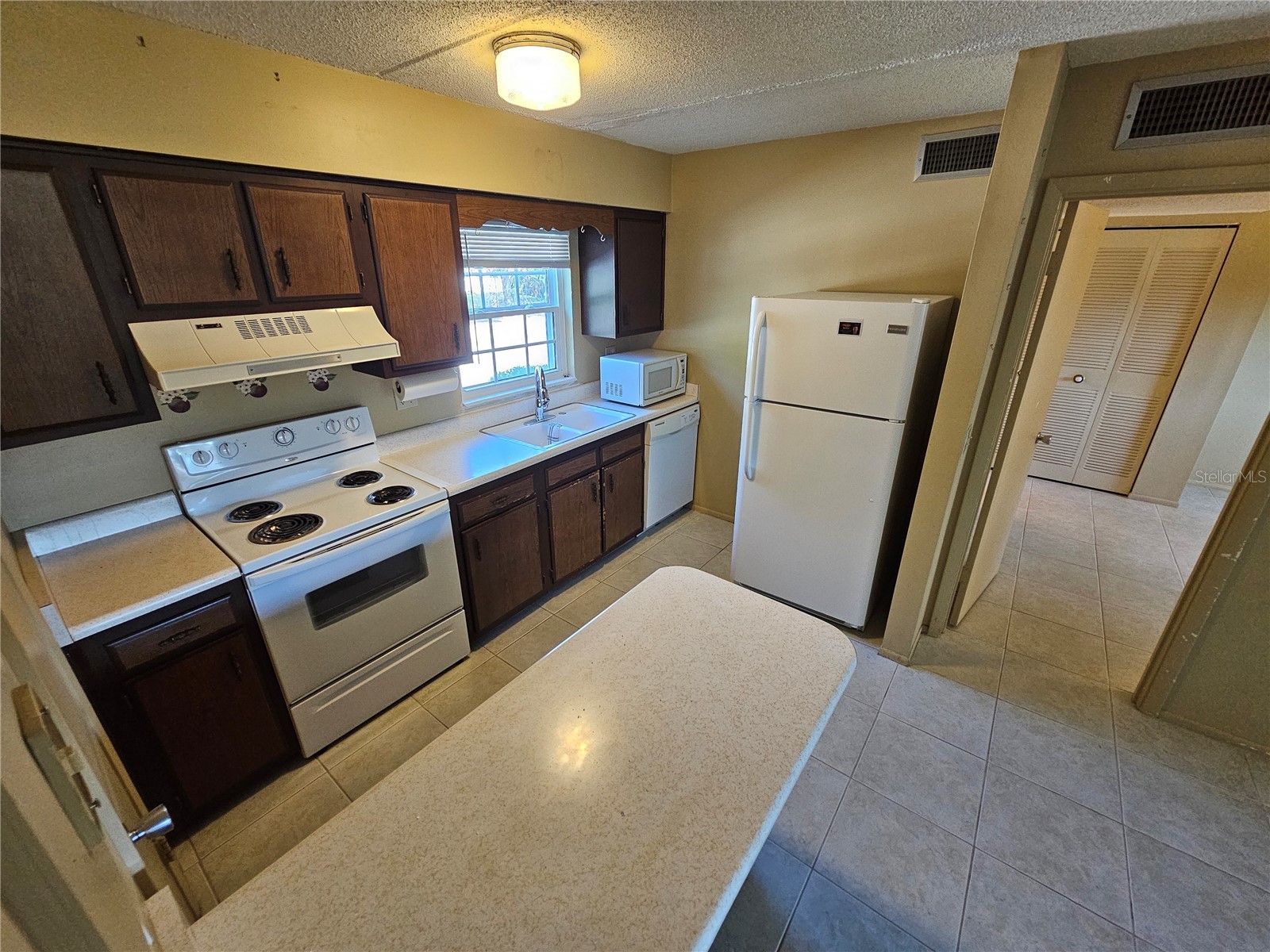 1100 E Caroline Street #123 Tavares FL 32778 OM724777 image4
