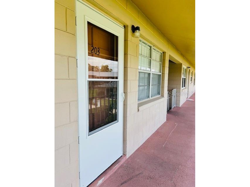 1100 E Caroline Street #203 Tavares FL 32778 O6342851 image1