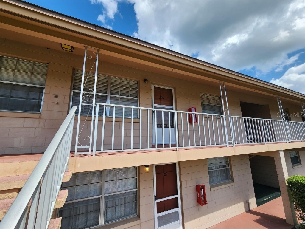 1100 E Caroline Street #209 Tavares FL 32778 G5072560 image1