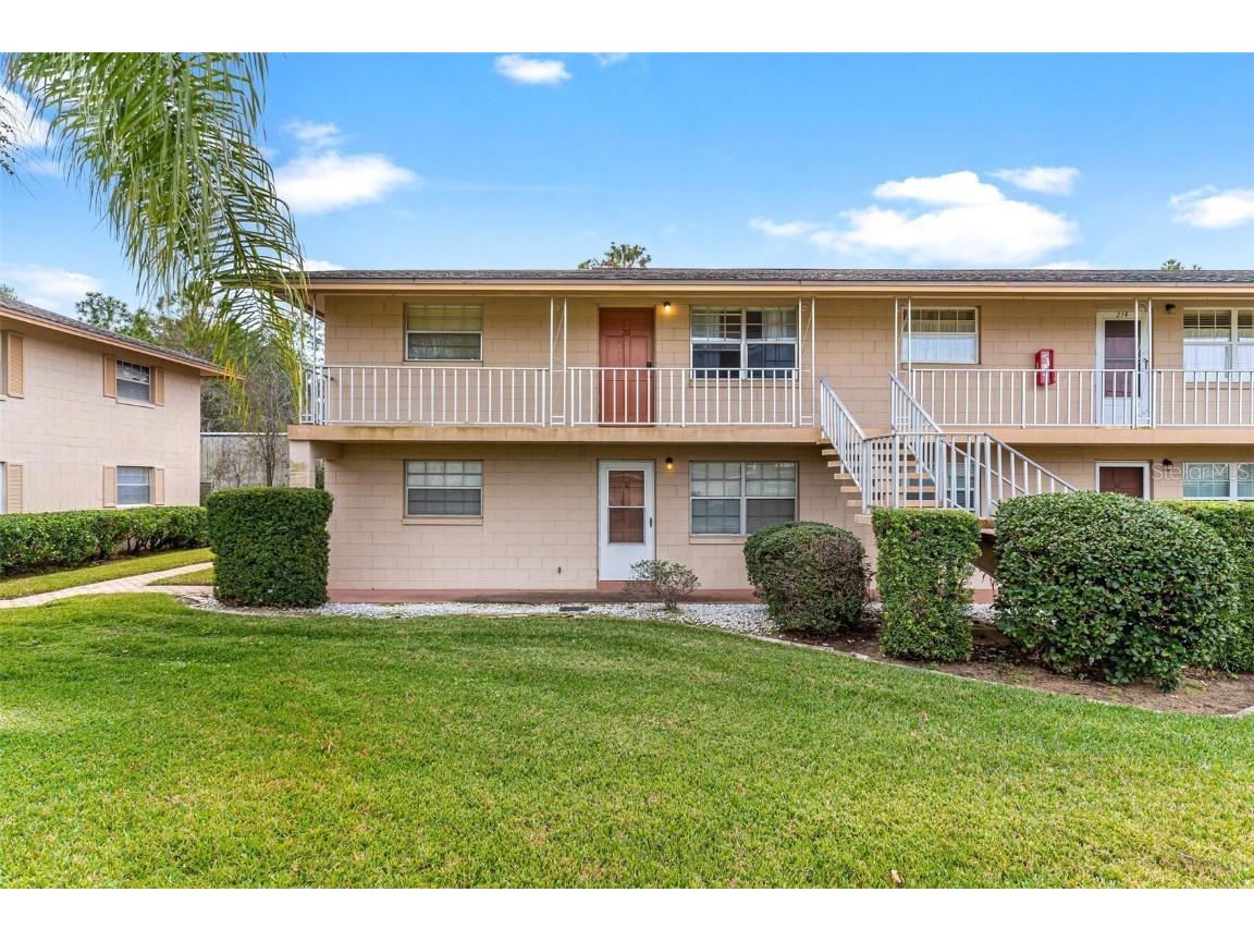 1100 E Caroline Street #213 Tavares FL 32778 G5077191 image1