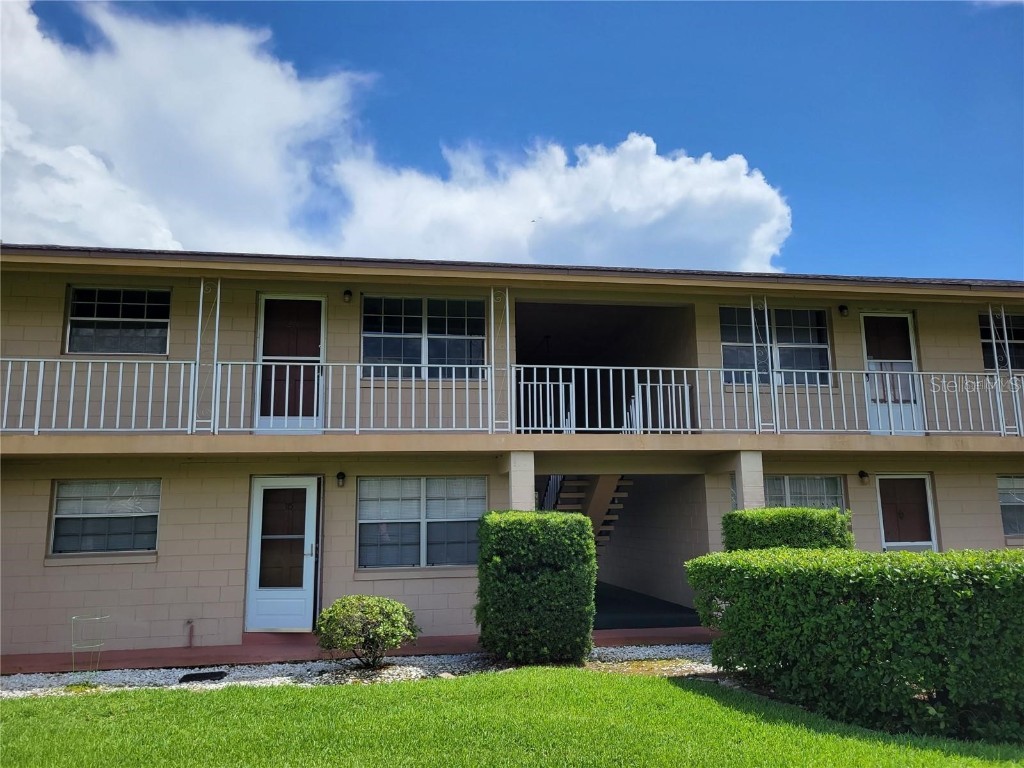 1100 E Caroline Street #215 Tavares FL 32778 G5072025 image1