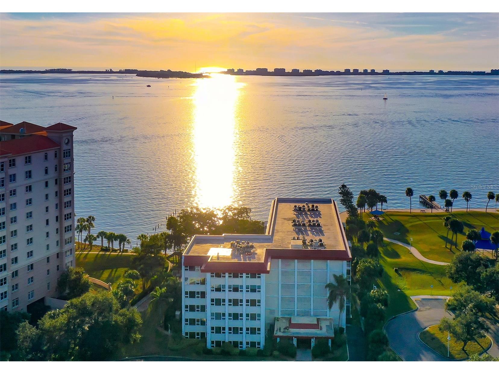 1100 Imperial Drive #608 Sarasota FL 34236 - SARASOTA BAY A4676185 image1