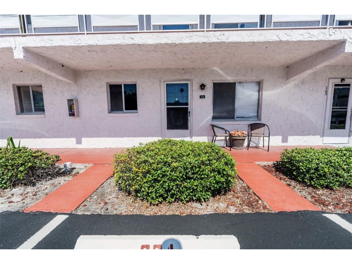 1100 Martinique Drive #104 Winter Haven FL 33884 P4930703 image1