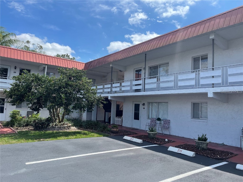 1100 Martinique Drive #212 Winter Haven FL 33884 L4936251 image1