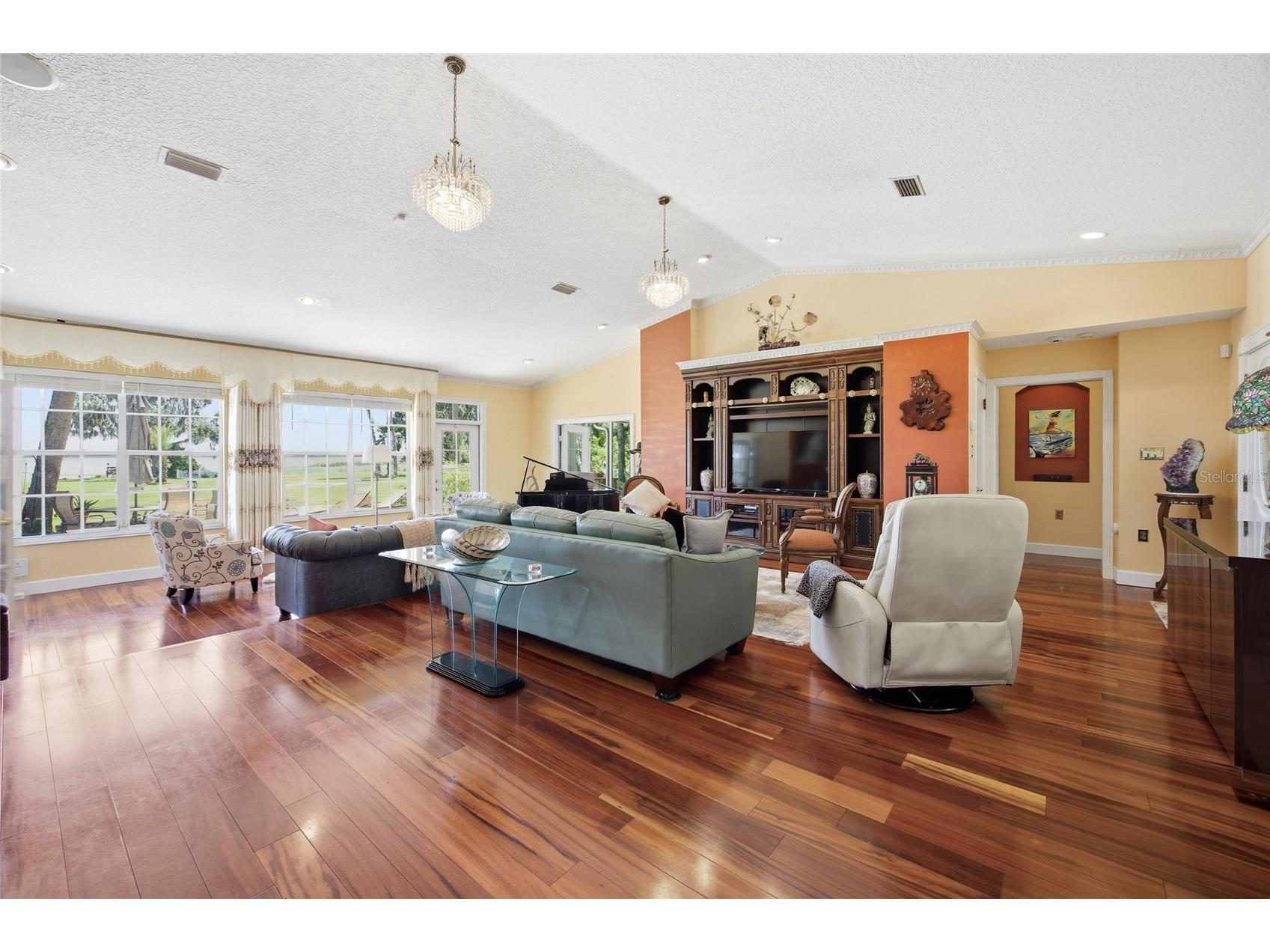 1100 N Palmetto Street Leesburg FL 34748 - LAKE GRIFFIN TB8509243 image21