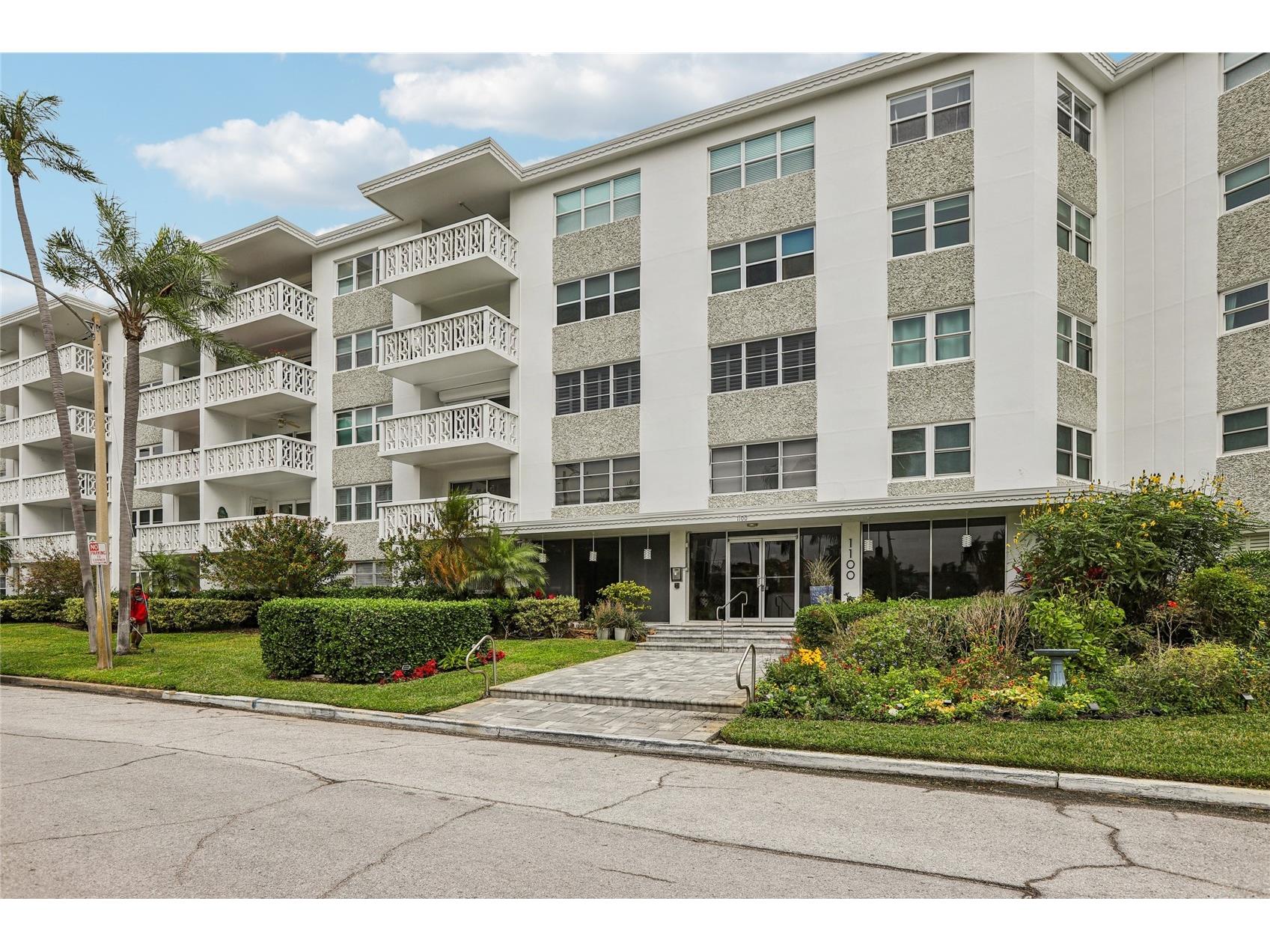1100 N Shore Drive NE #304 Saint Petersburg FL 33701 TB8469438 image1