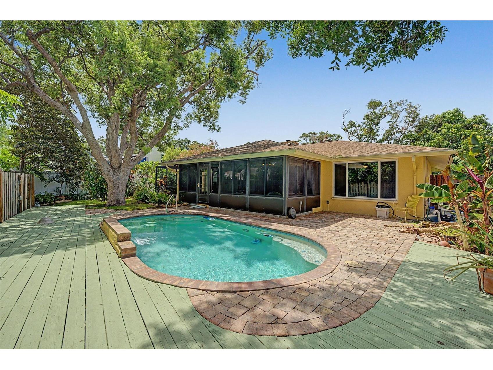1100 Persimmon Drive Palm Harbor FL 34683 TB8523875 image2