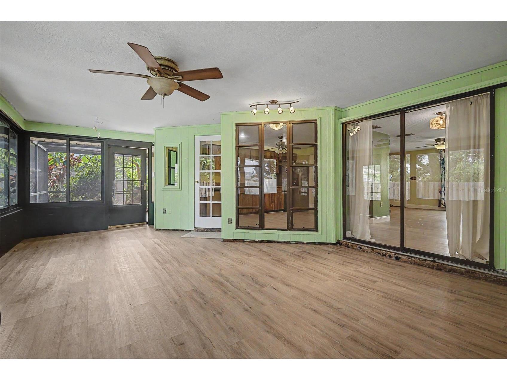 1100 Persimmon Drive Palm Harbor FL 34683 TB8523875 image31