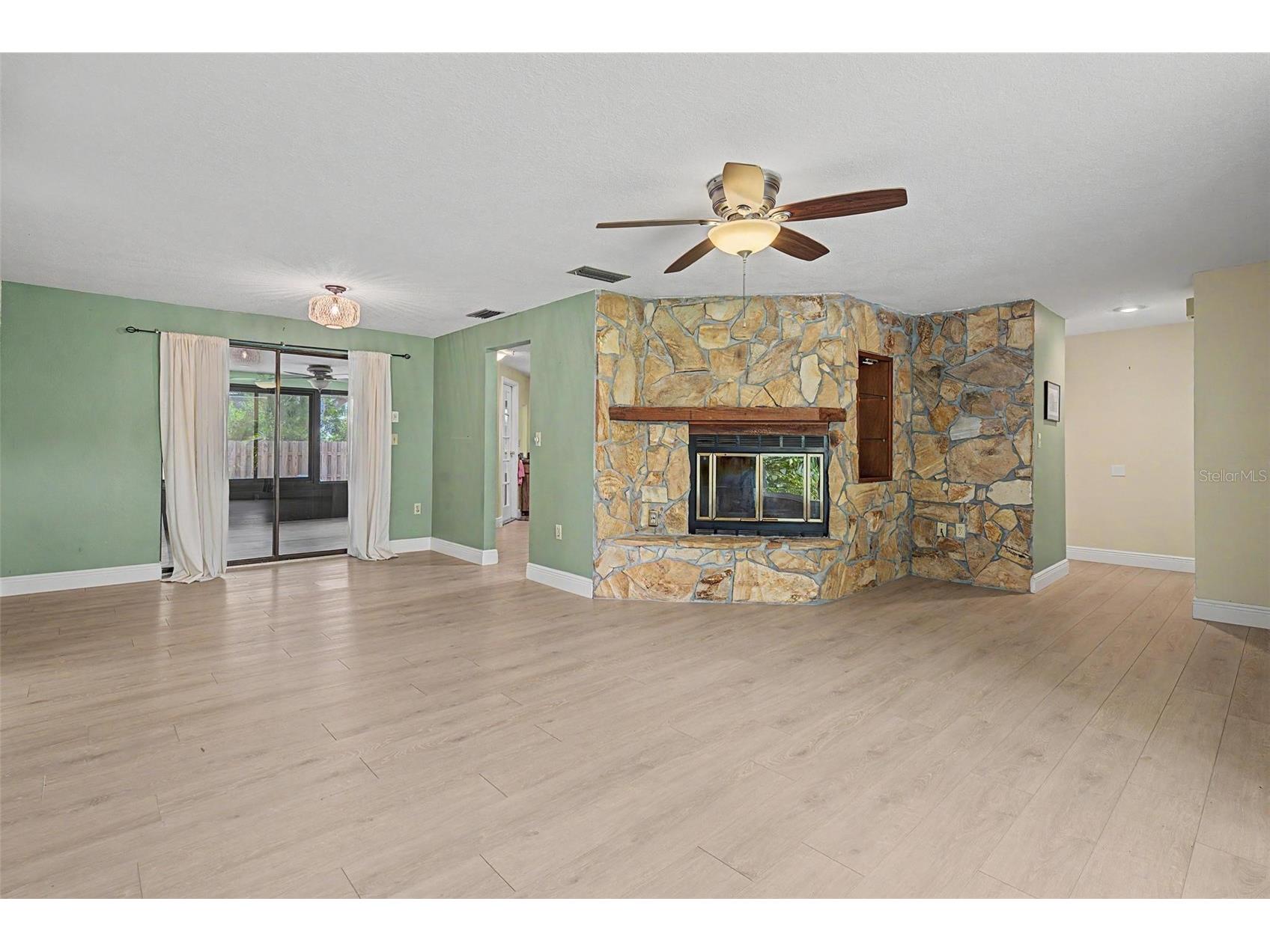1100 Persimmon Drive Palm Harbor FL 34683 TB8523875 image6