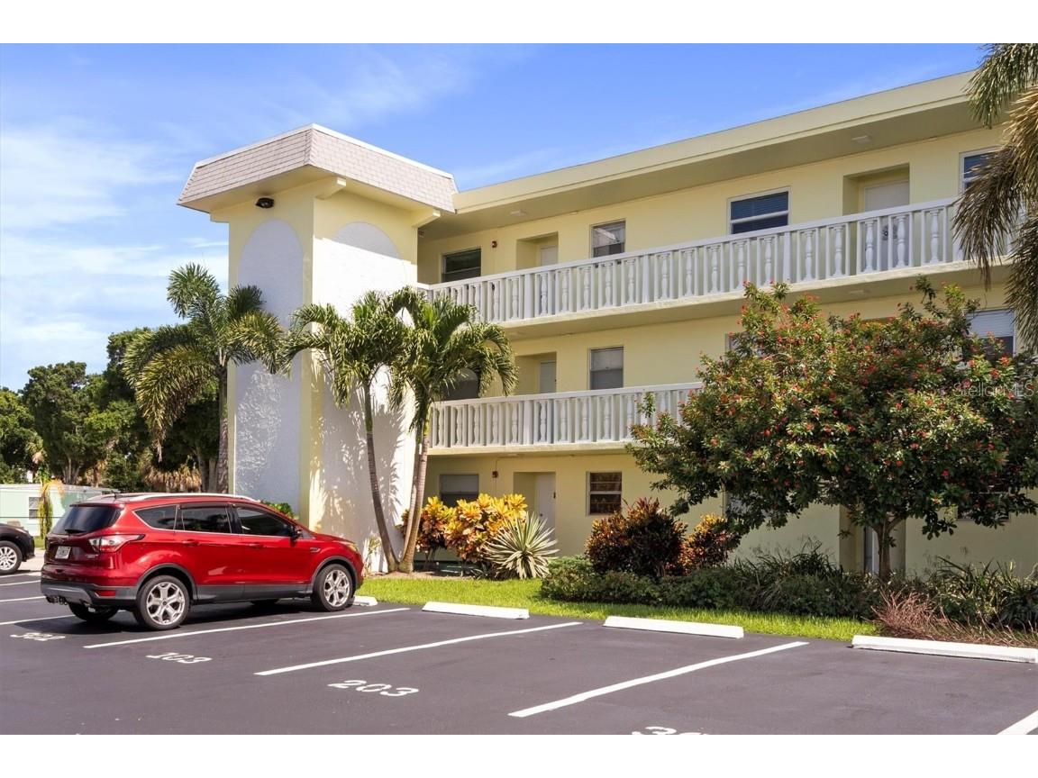 1100 Ponce De Leon Circle #301 Vero Beach FL 32960 P4931068 image1