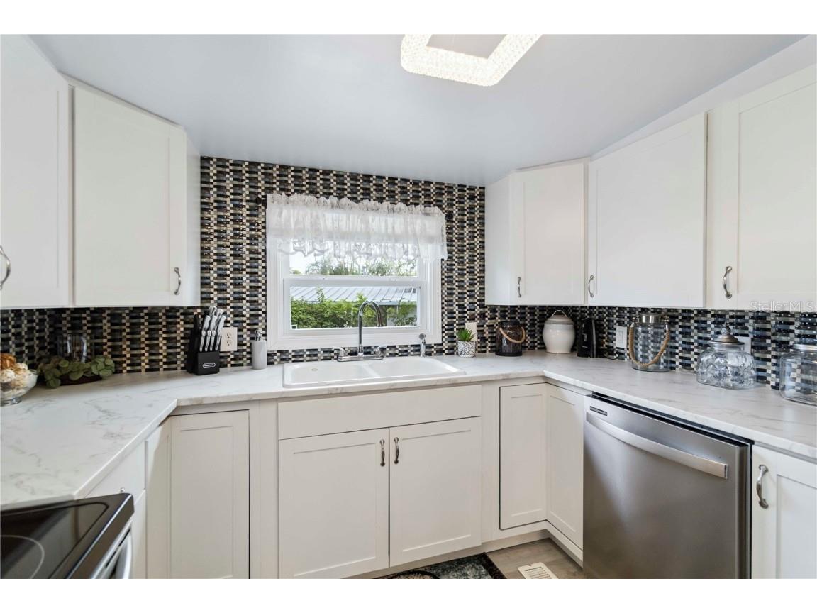 1100 University Parkway #54 Sarasota FL 34234 A4659676 image15