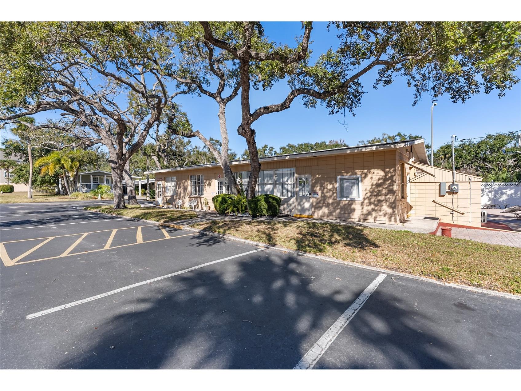 1100 University Parkway #68 Sarasota FL 34234 A4680646 image36