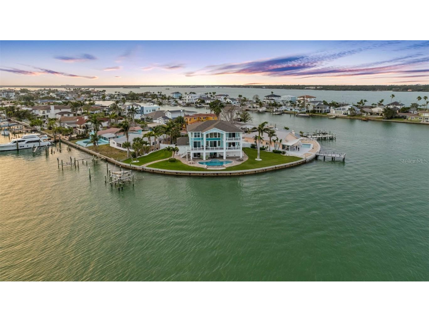 11000 8th Street E Treasure Island FL 33706 - BOCA CIEGA BAY TB8388340 image1