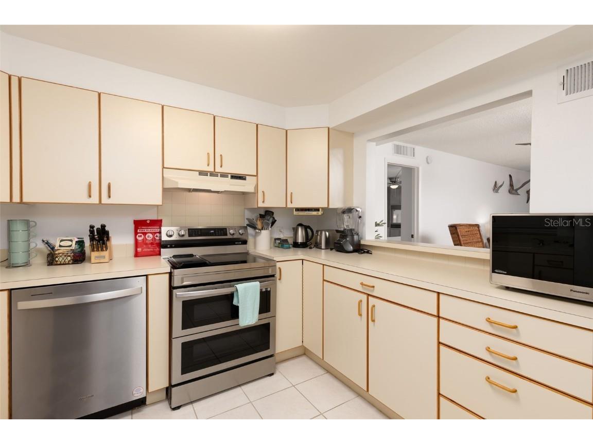 11000 Gulf Boulevard #1002 Treasure Island FL 33706 TB8310373 image9