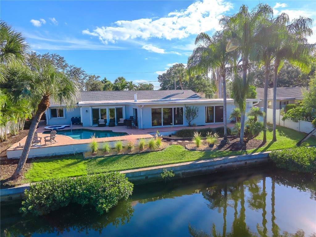 1101 45th Avenue NE Saint Petersburg FL 33703 U8220277 image1
