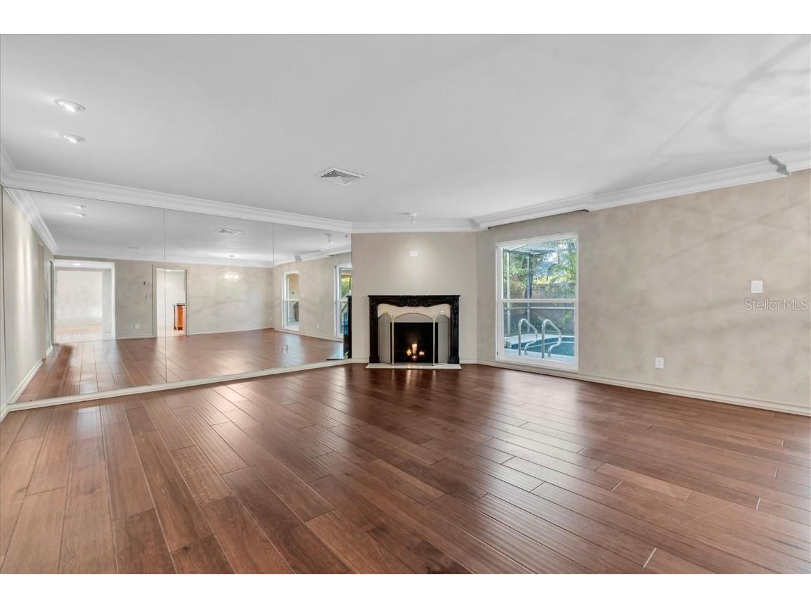 1101 87th Avenue N Saint Petersburg FL 33702 TB8442179 image13