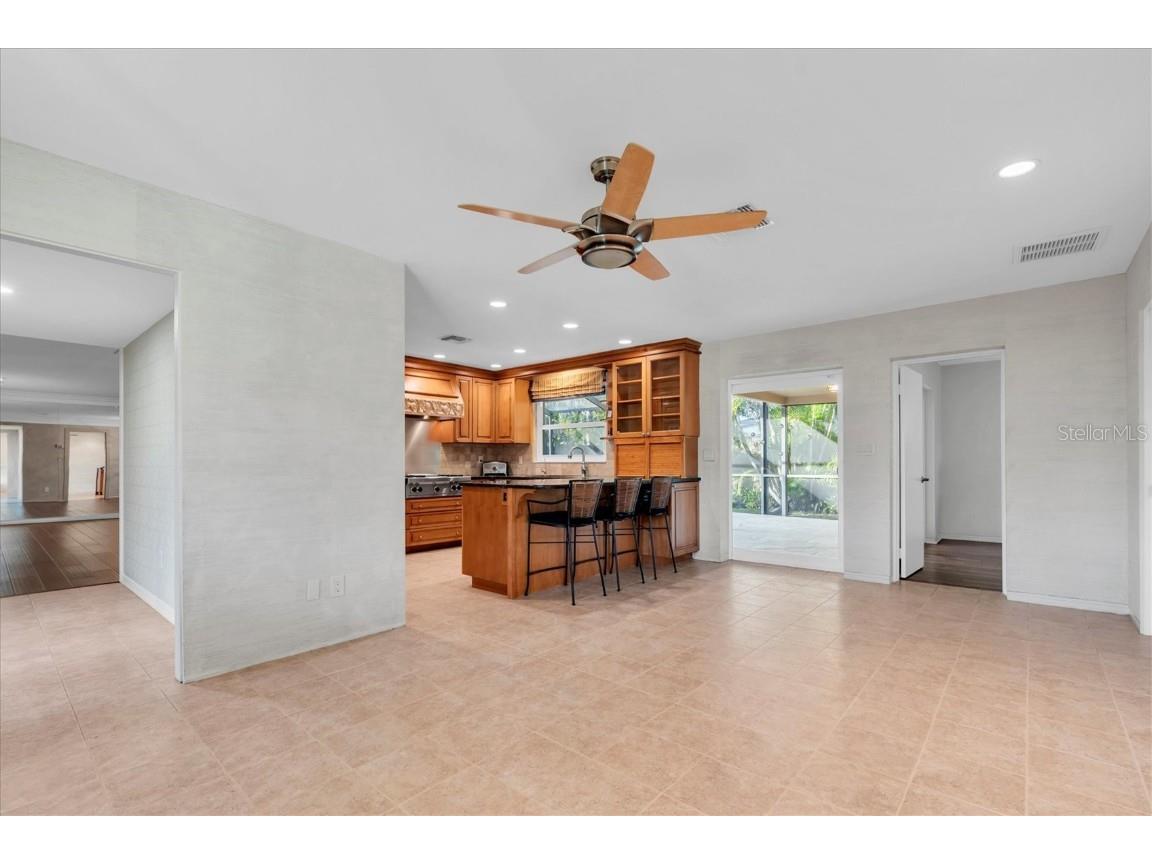 1101 87th Avenue N Saint Petersburg FL 33702 TB8442179 image24