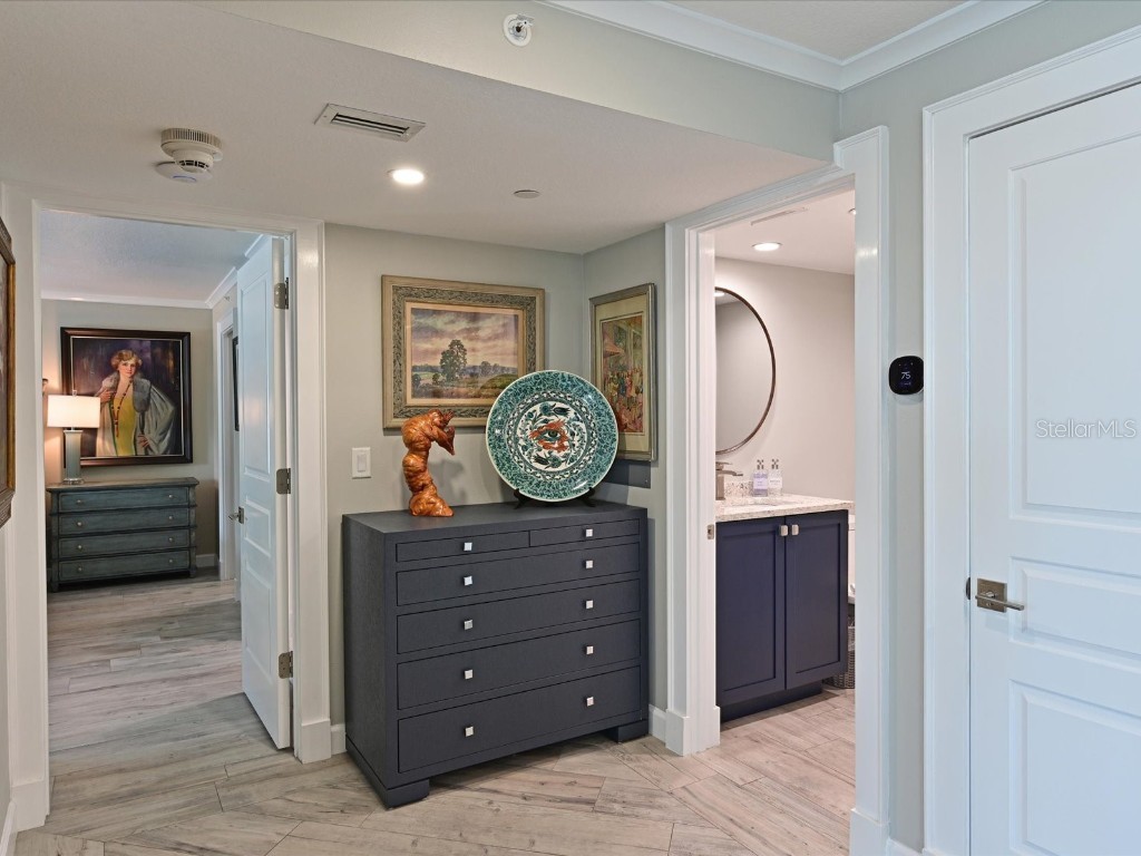 1102 Benjamin Franklin Drive #310 Sarasota FL 34236 A4658677 image8