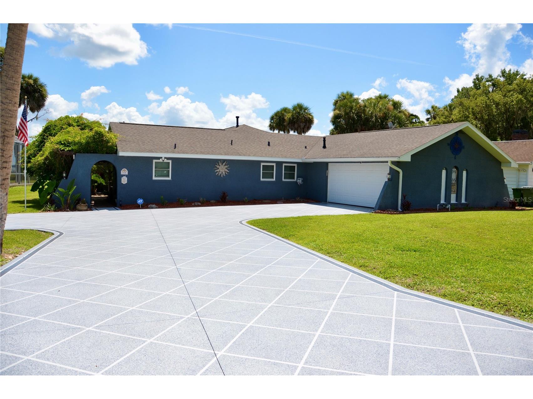 1102 N Palmetto Street Leesburg FL 34748 - LAKE GRIFFIN G5113105 image1
