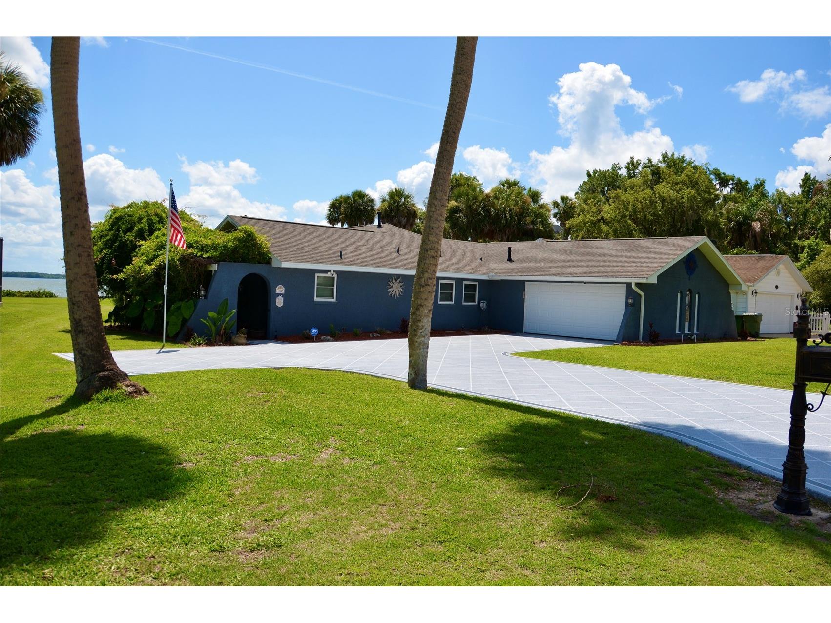 1102 N Palmetto Street Leesburg FL 34748 - LAKE GRIFFIN G5113105 image2