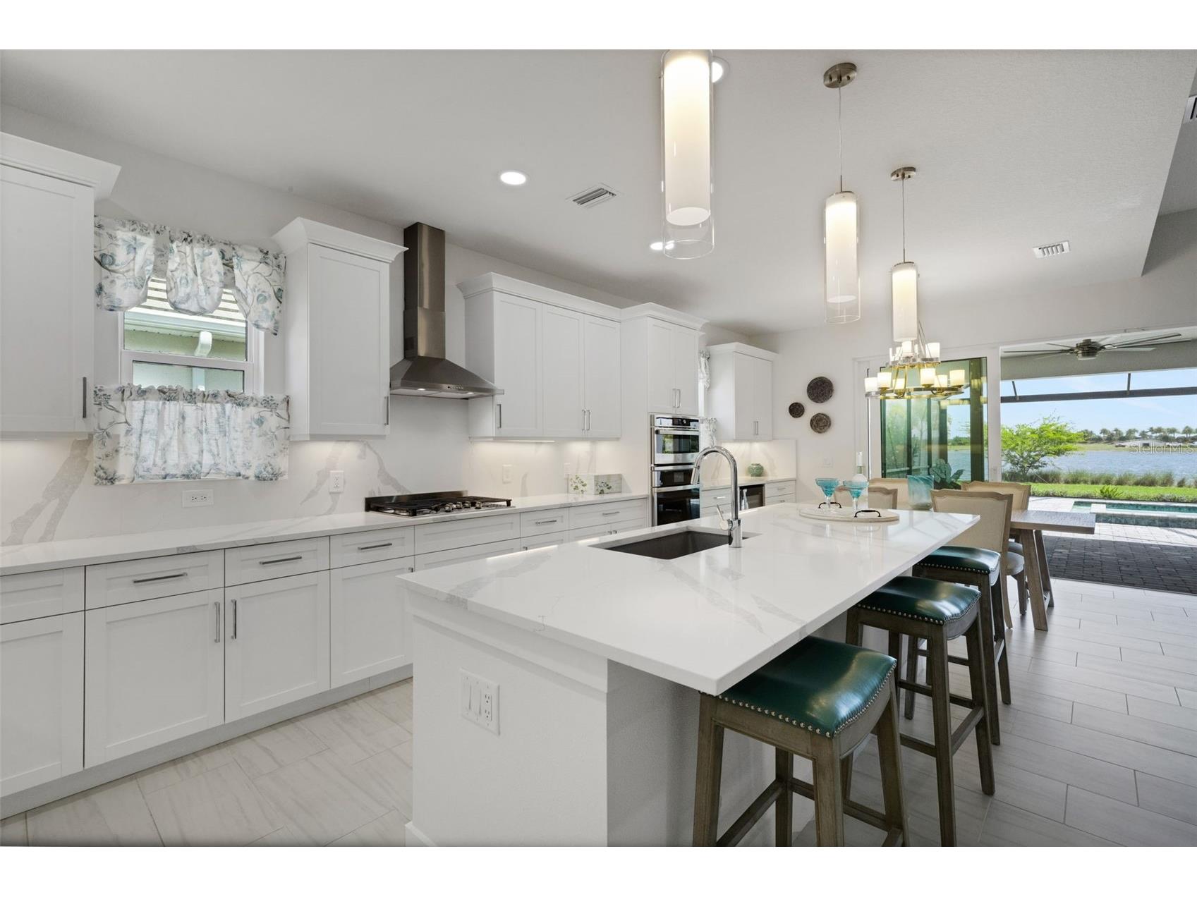 1104 Waterline Court Sarasota FL 34240 A4689875 image11