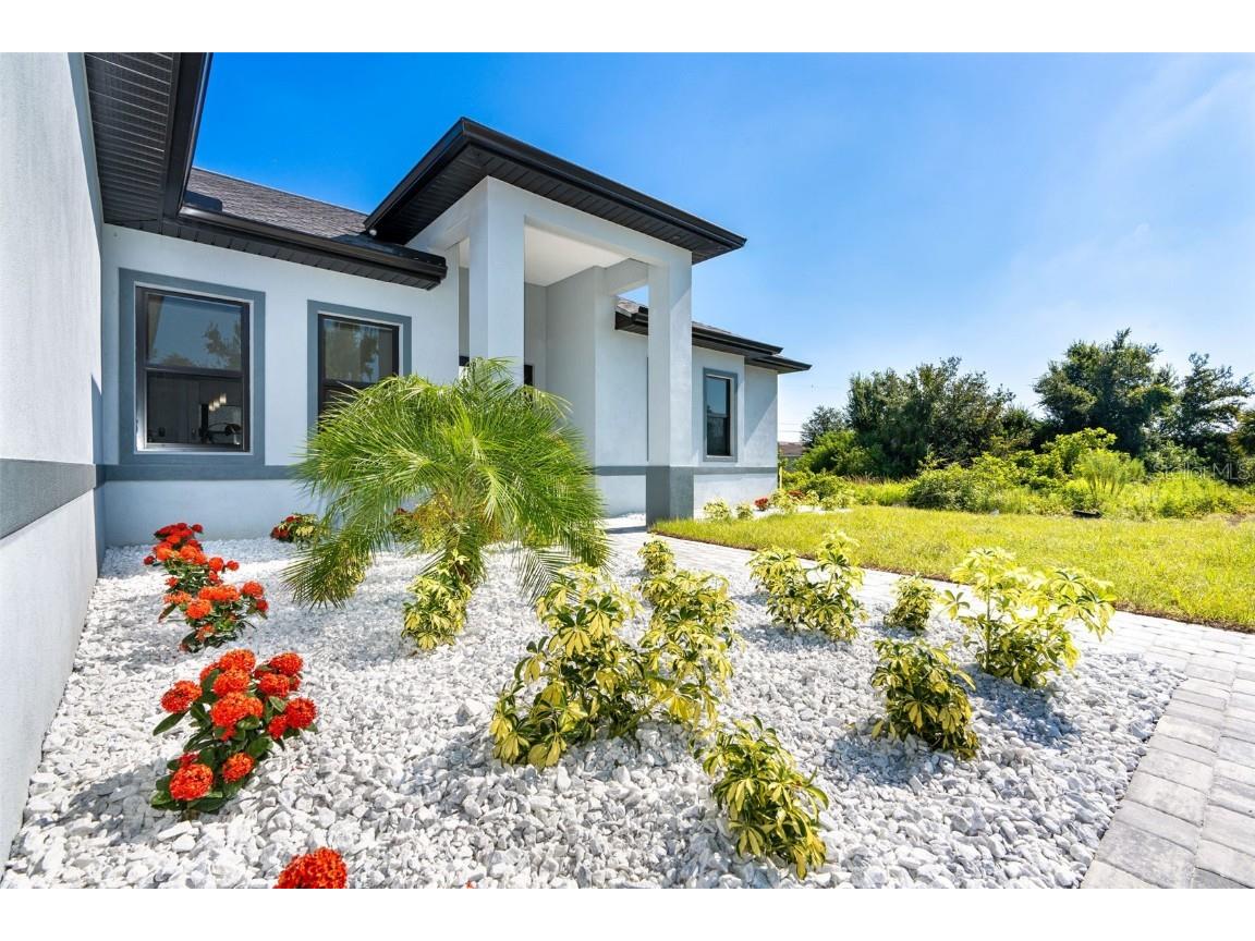 11042 Carnegie Avenue Englewood FL 34224 D6144755 image3