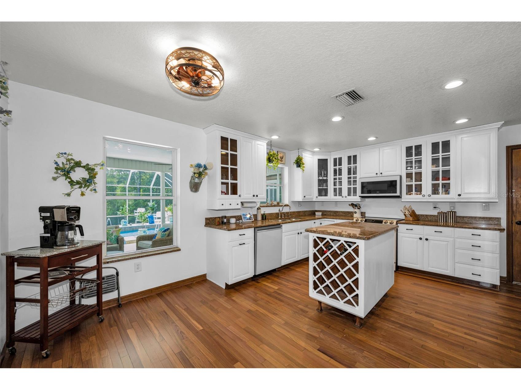 11046 Lakeview Drive New Port Richey FL 34654 W7885932 image17