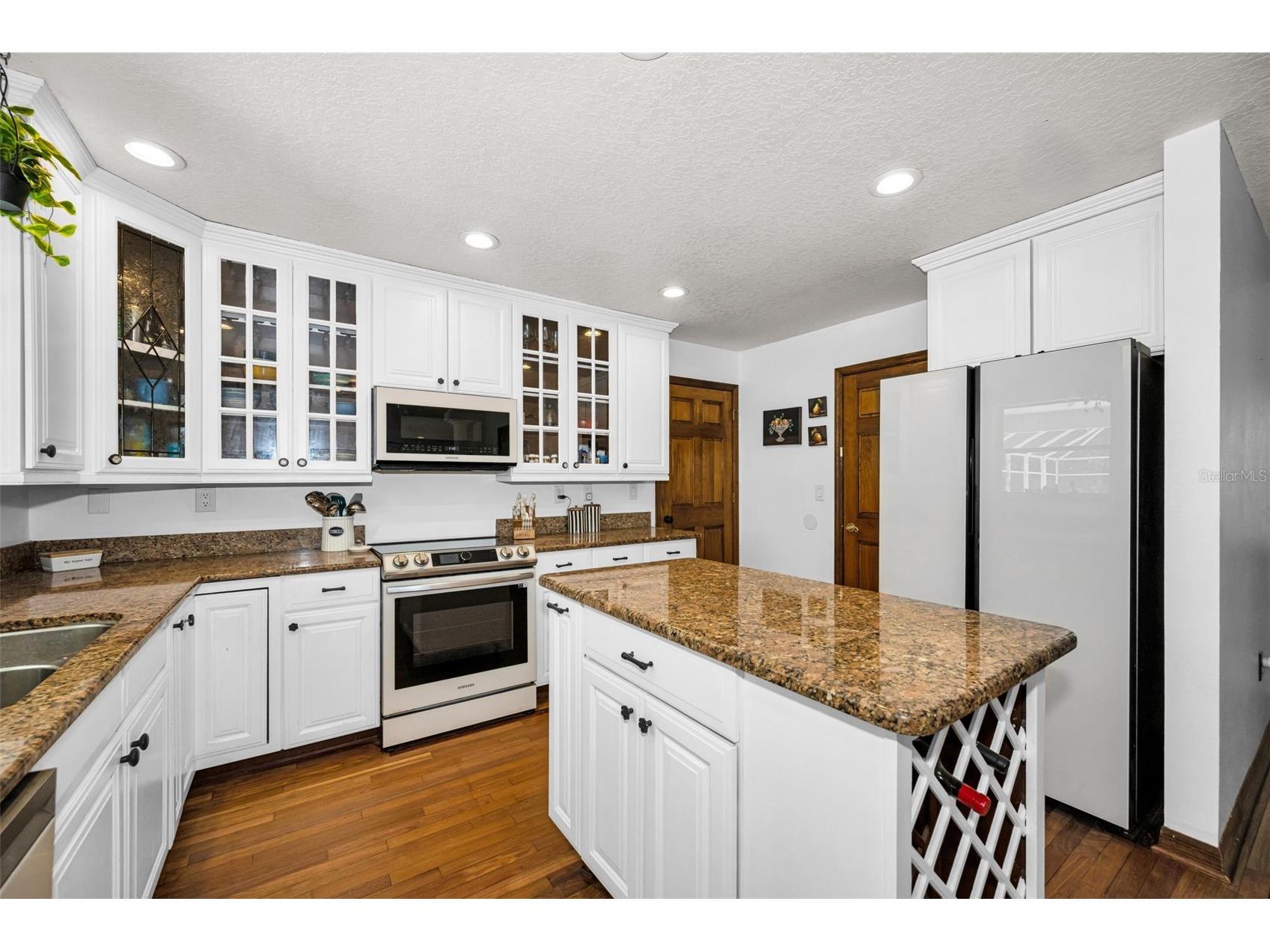 11046 Lakeview Drive New Port Richey FL 34654 W7885932 image21