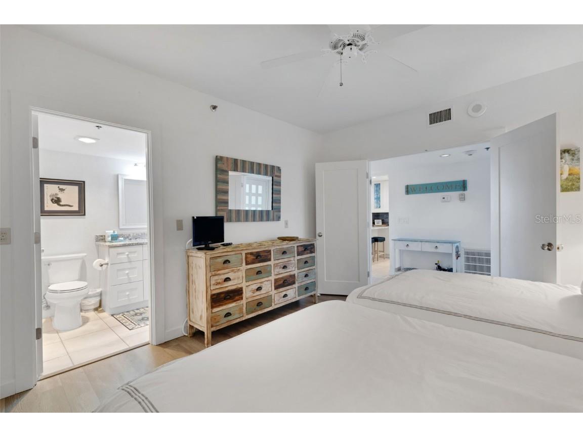 1105 Gulf Of Mexico Drive #203 Longboat Key FL 34228 A4674072 image17