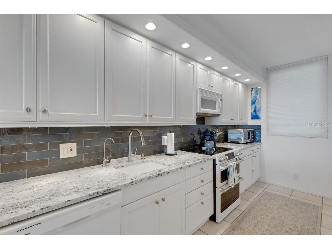 1105 Gulf Of Mexico Drive #203 Longboat Key FL 34228 A4674072 image26