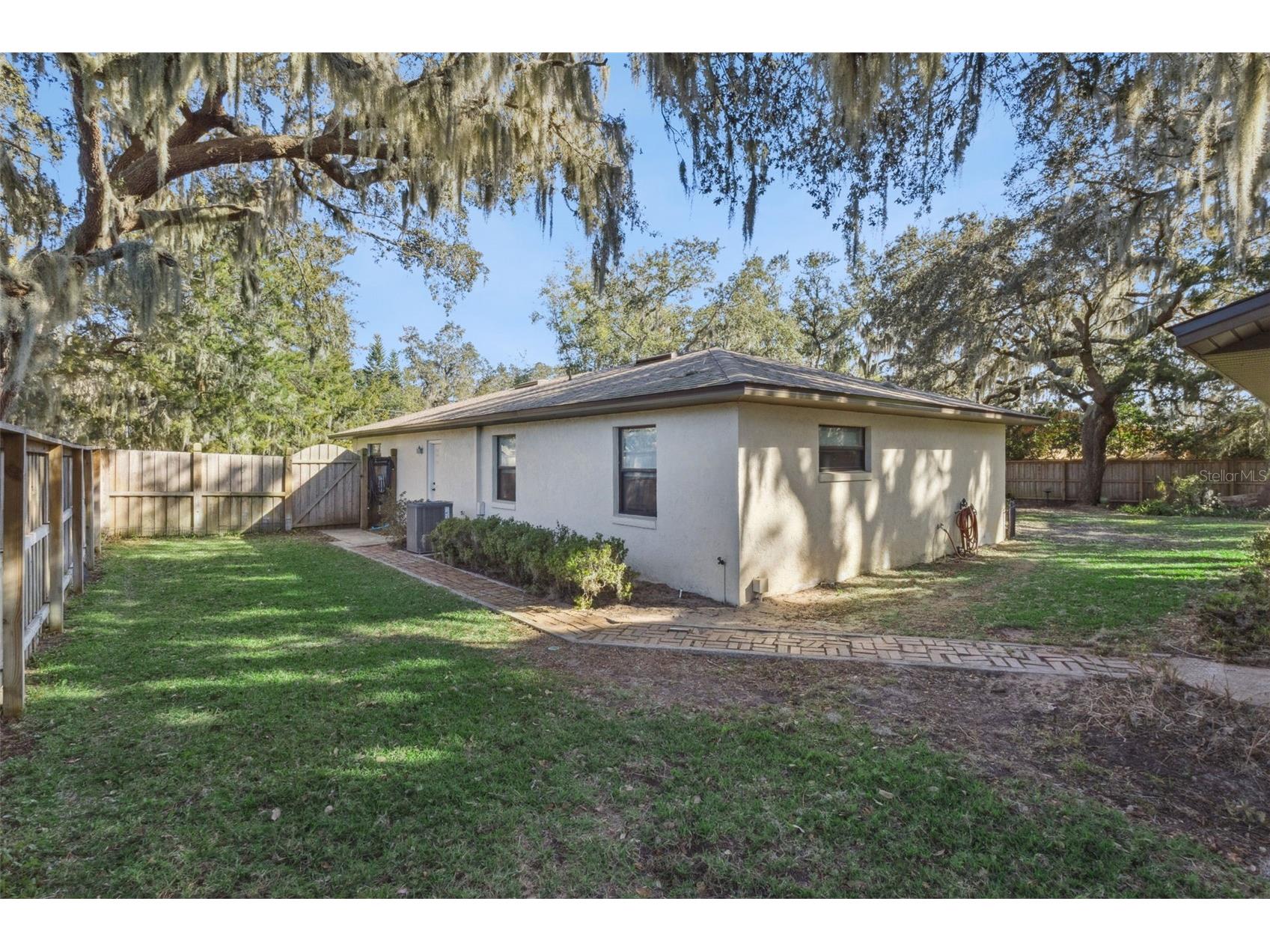 1105 N Valencia Avenue Howey In The Hills FL 34737 G5107030 image35