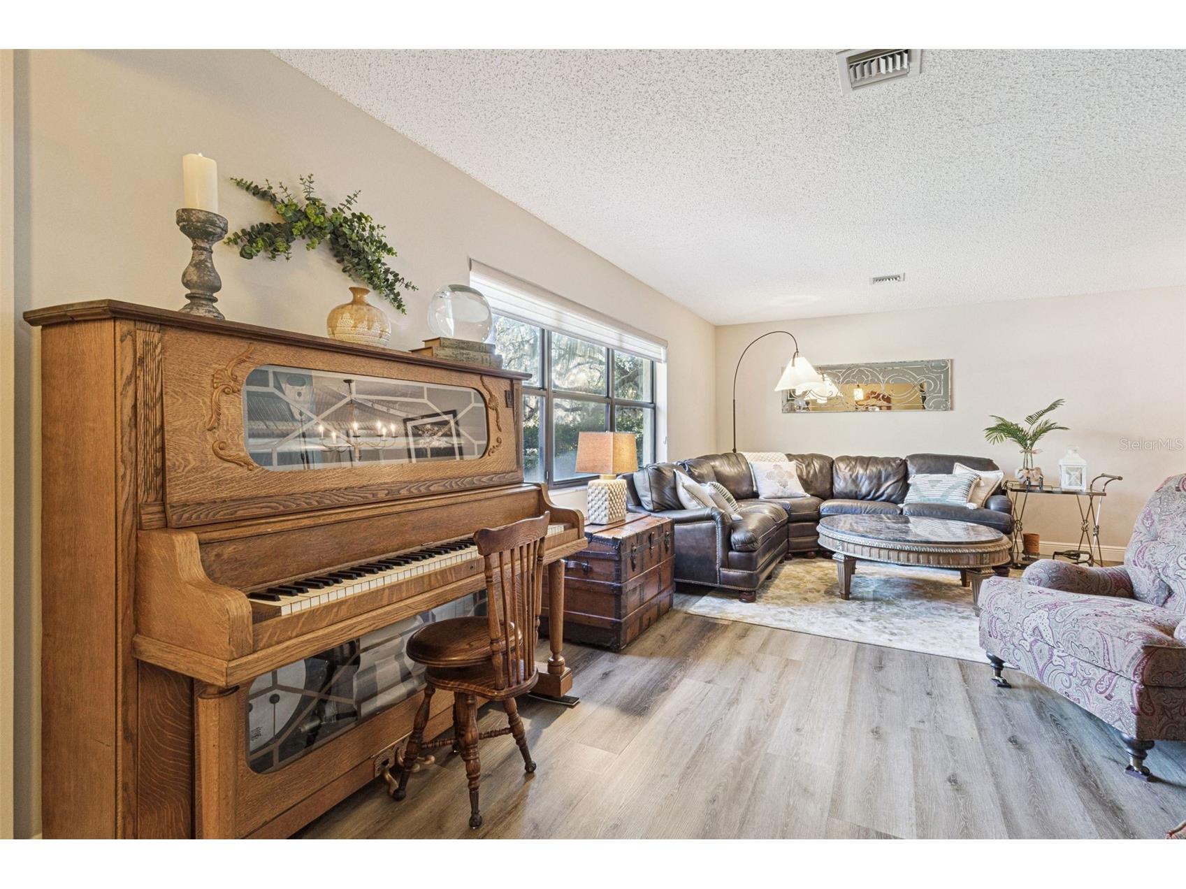 1105 N Valencia Avenue Howey In The Hills FL 34737 G5107030 image6