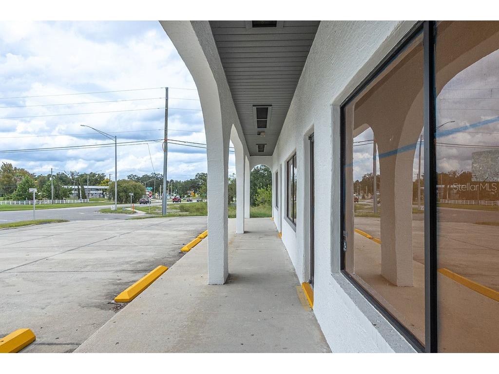 1105 S Woodland Boulevard Deland FL 32720 V4945069 image4