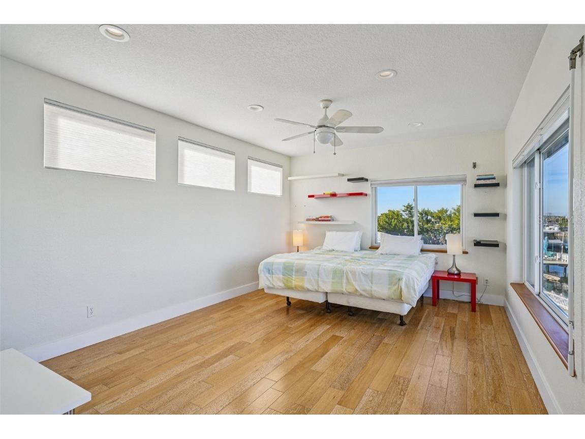 11055 6th Street E Treasure Island FL 33706 TB8456026 image25