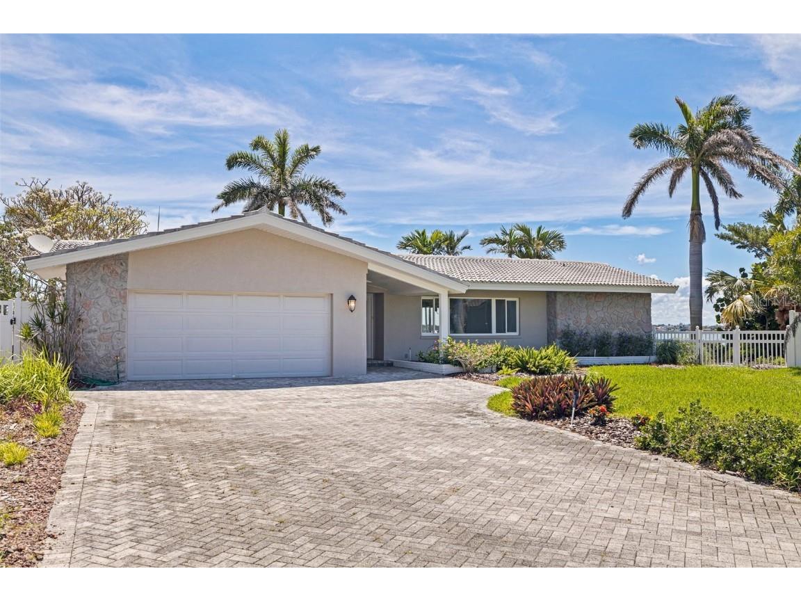 11055 7th Street E Treasure Island FL 33706 - BOCA CIEGA BAY TB8402262 image1