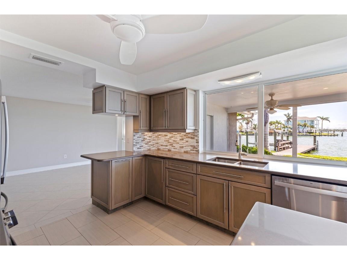 11055 7th Street E Treasure Island FL 33706 - BOCA CIEGA BAY TB8402262 image11