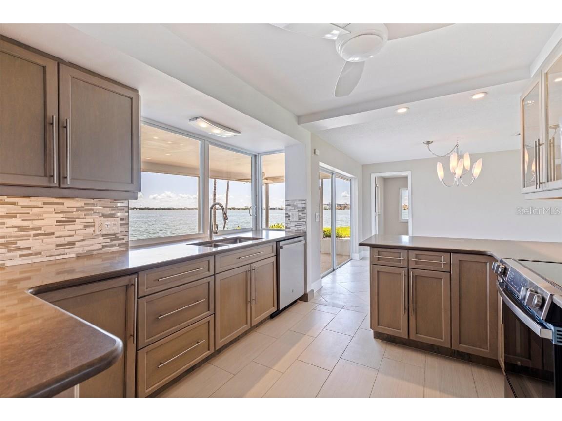 11055 7th Street E Treasure Island FL 33706 - BOCA CIEGA BAY TB8402262 image12