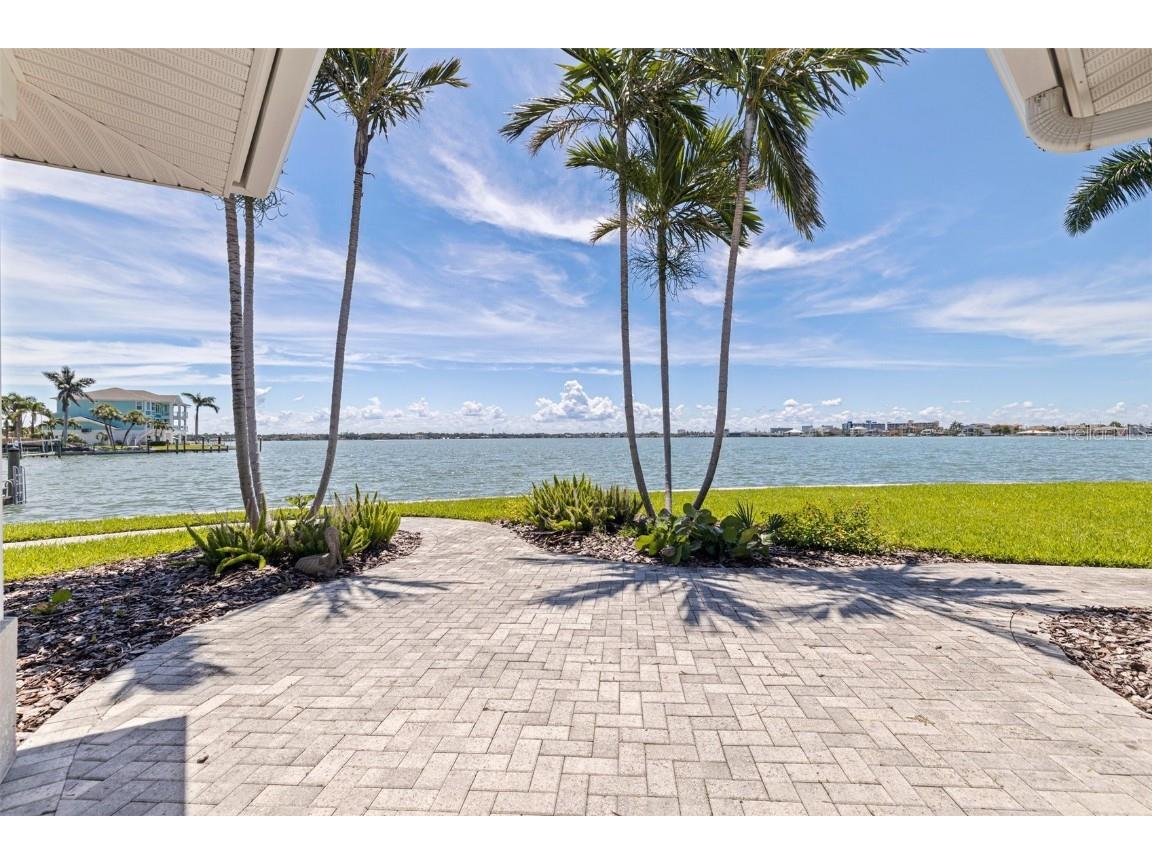 11055 7th Street E Treasure Island FL 33706 - BOCA CIEGA BAY TB8402262 image2