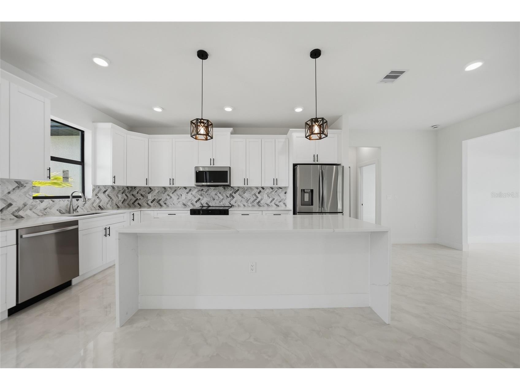 11058 Gulfstream Boulevard Englewood FL 34224 C7524139 image10