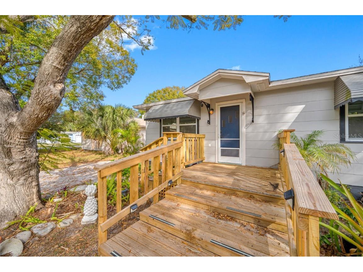 1106 Freemont Street S Gulfport FL 33707 U8229845 image1
