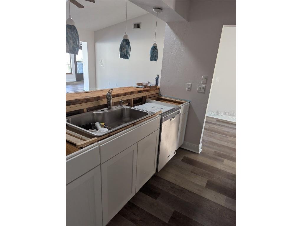 1107 SE 4th Avenue Crystal River FL 34429 OM694986 image15