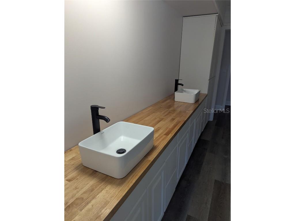 1107 SE 4th Avenue Crystal River FL 34429 OM694986 image23