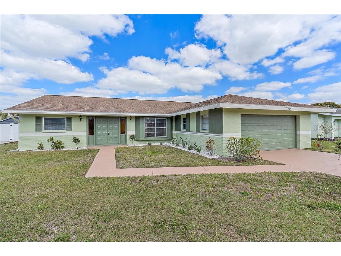 1107 Southern Pine Lane Sarasota FL 34243 A4560874 image1