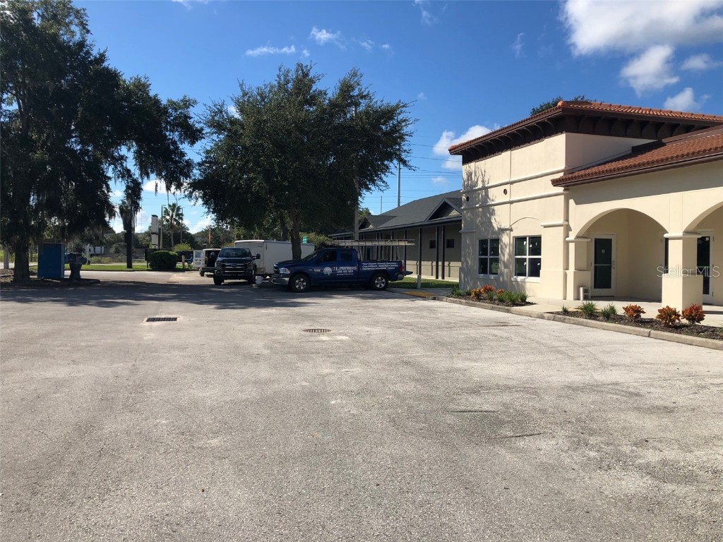 1108 Bloomingdale Avenue Valrico FL 33596 T3335397 image1