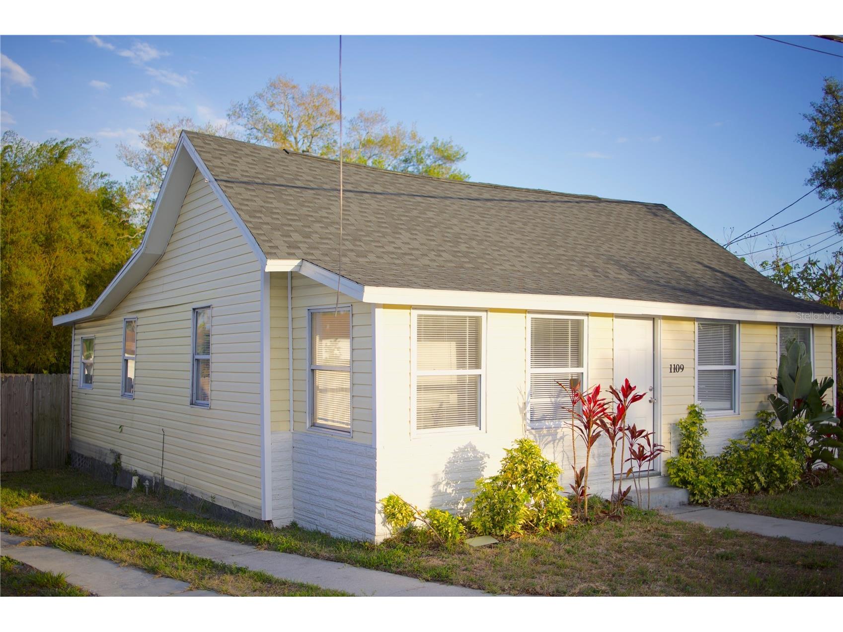 1109 Blanche B Littlejohn Trail Clearwater FL 33755 TB8498496 image2