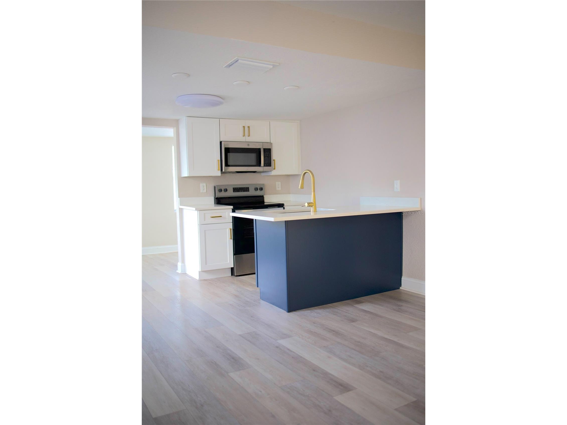 1109 Blanche B Littlejohn Trail Clearwater FL 33755 TB8498496 image6