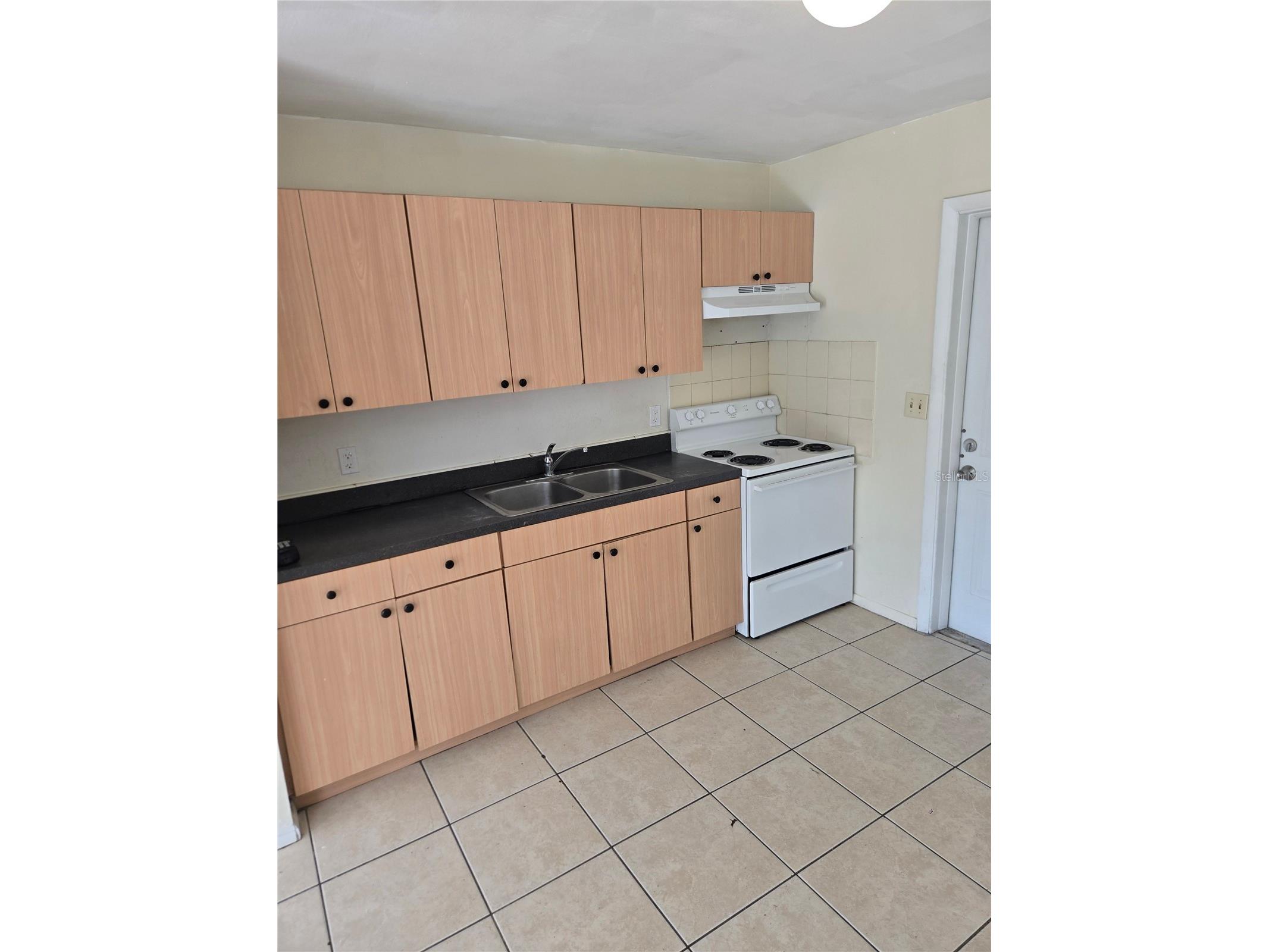 1109 E Seneca Avenue #B Tampa FL 33612 O6405526 image4