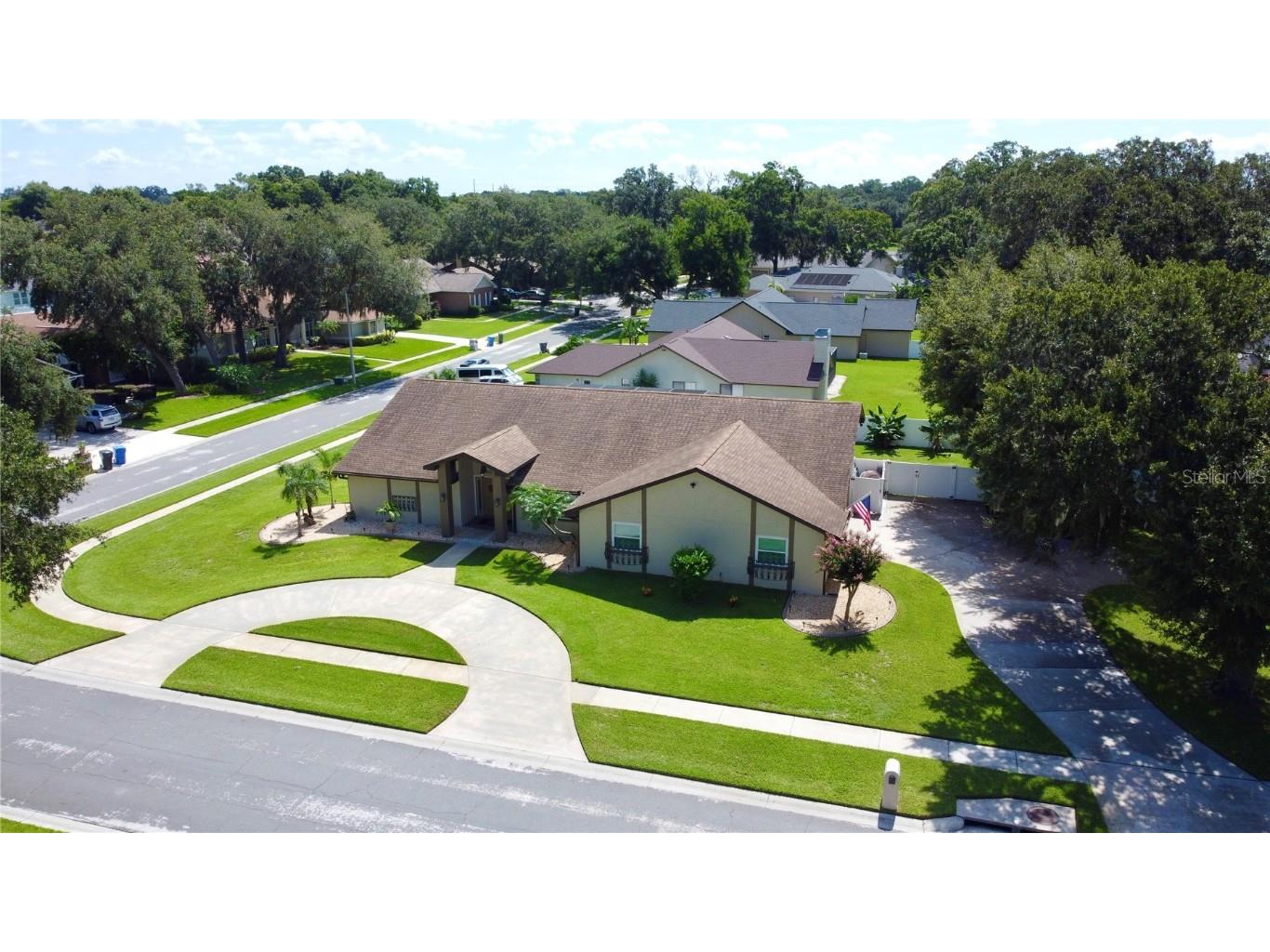 1109 Hunt Club Lane Valrico FL 33594 T3543166 image1