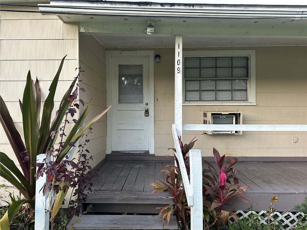 1109 Willow Avenue Sanford FL 32771 V4946208 image1